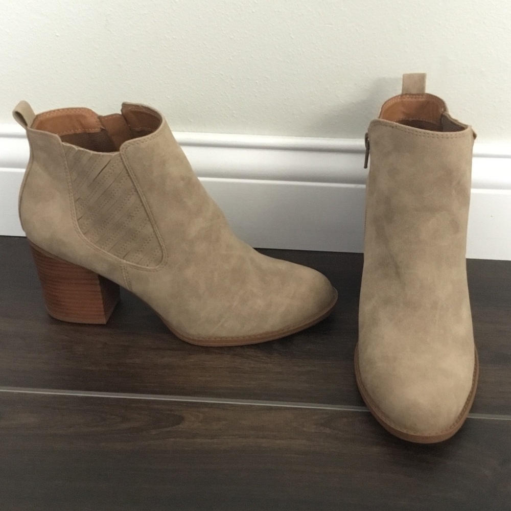 NWOT neutral booties!!